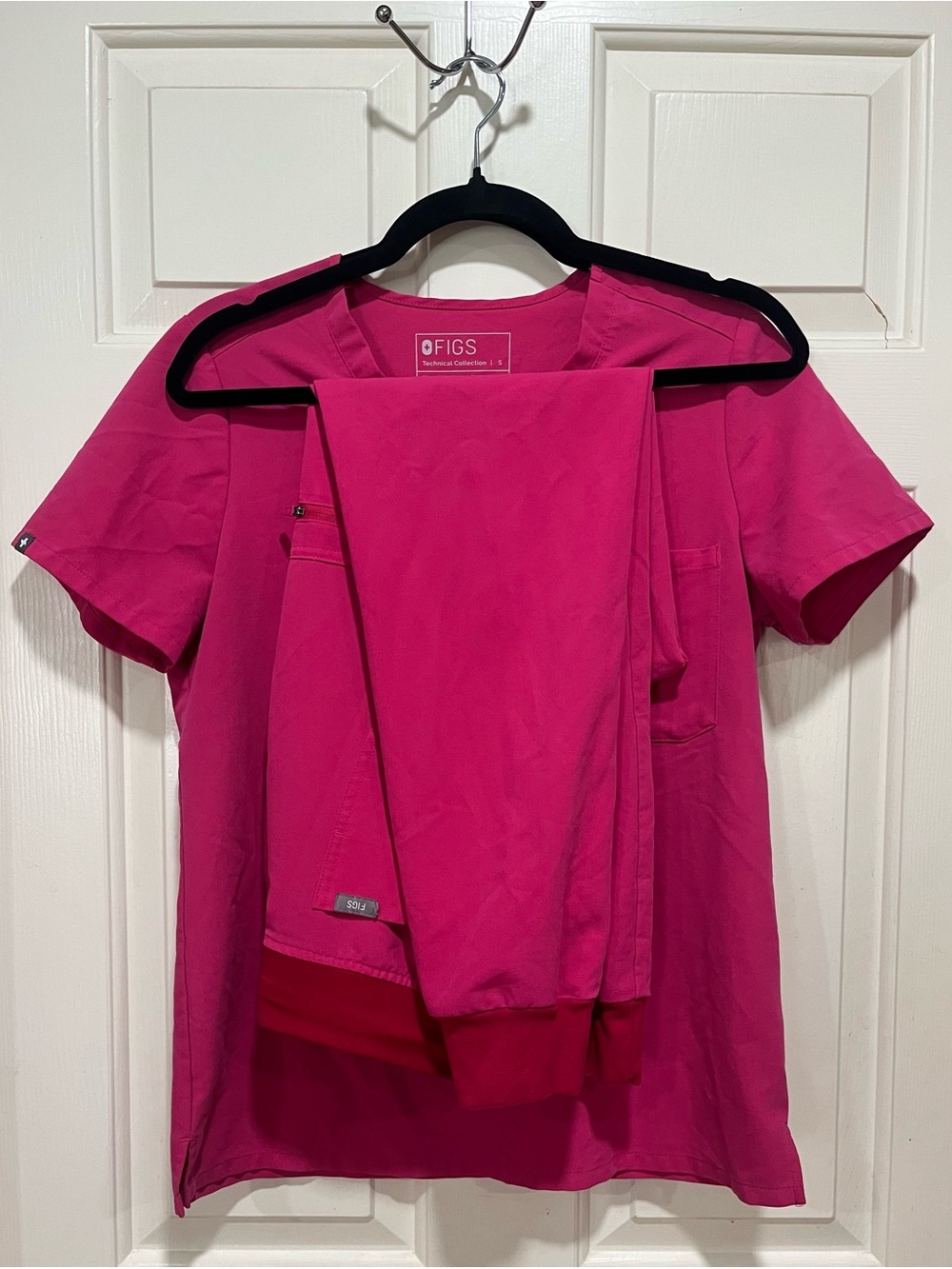 Figs Pink Raspberry Scrub Top and Zamora Jogget Pants in size SMALL